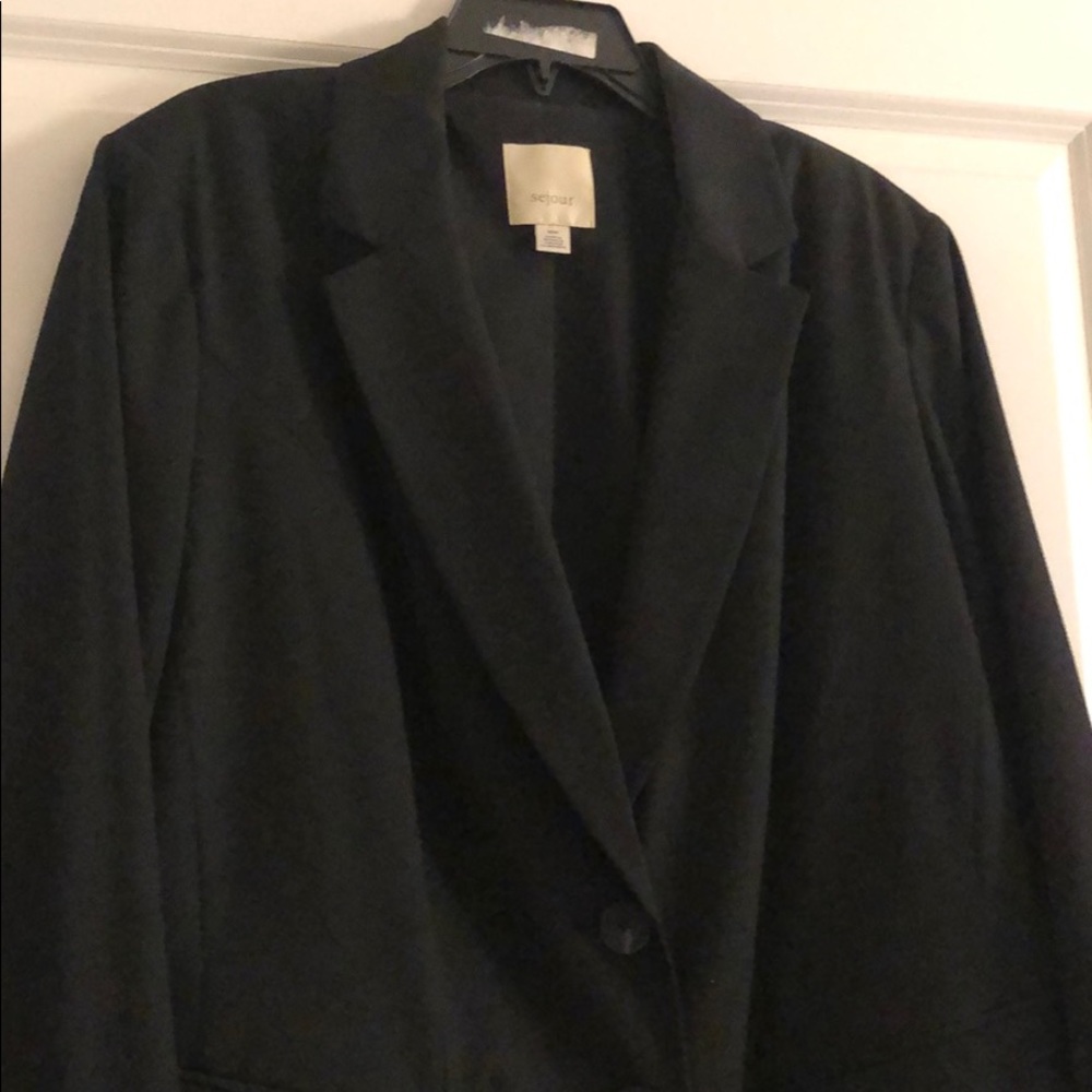 Woman’s Black Blazer Size 18W